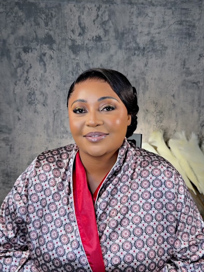 Bride with soft glam makeup